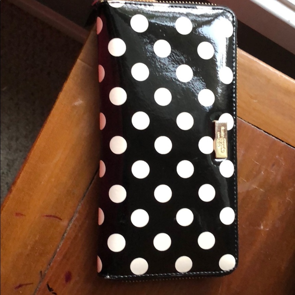 Retro Kate Spade wallet. So very “I Love Lucy”.